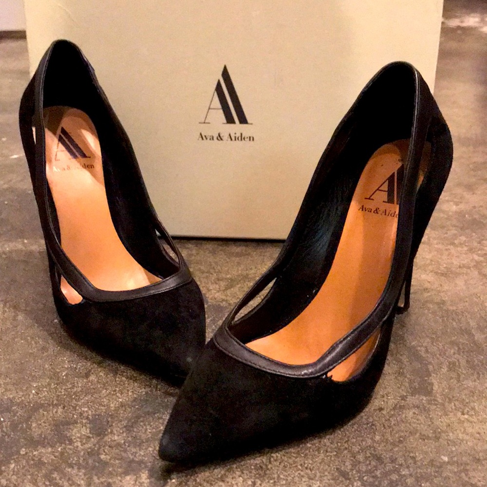 Lizzy cut out collar pump